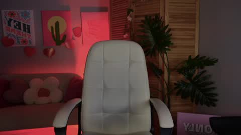 little girl who is always rightLisa online show from May 12, 1:14 am