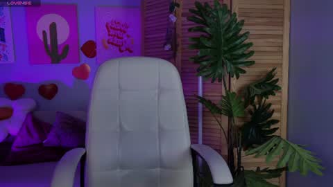 little girl who is always rightLisa online show from July 8, 1:10 am
