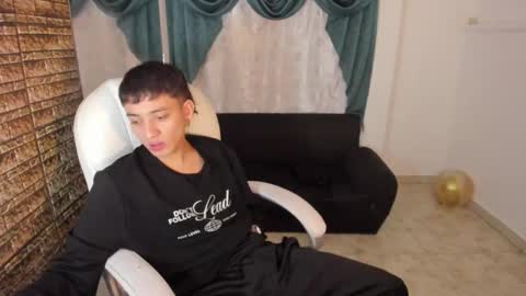 Snapshot of wesley_boy_ chatting on February 13, 7:43 pm Wesley Boy online show from February 13, 7:43 pm