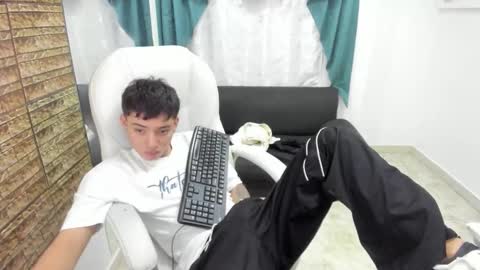 Snapshot of wesley_boy_ chatting on February 17, 6:25 pm Wesley Boy online show from February 17, 6:25 pm