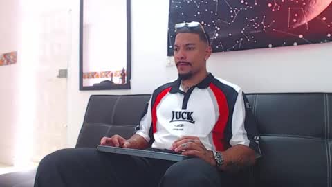 Wesley Rogger online show from November 1, 6:21 pm