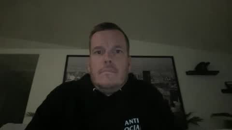 Snapshot of westcoastguy213 chatting on October 26, 5:02 am westcoastguy213 online show from October 26, 5:02 am