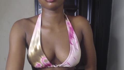 Snapshot of wet_pussy200 chatting on April 19, 8:02 am Bella online show from April 19, 8:02 am