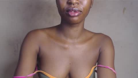 Snapshot of wet_pussy200 chatting on May 21, 9:38 am Bella online show from May 21, 9:38 am