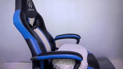 Snapshot of wetdream221 chatting on October 31, 11:06 pm Beatrice Moan from LovenseWet from Tip MenuOpen for Private online show from October 31, 11:06 pm