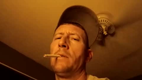 Snapshot of wetduck77777 chatting on November 28, 10:18 am wetduck77777 online show from November 28, 10:18 am