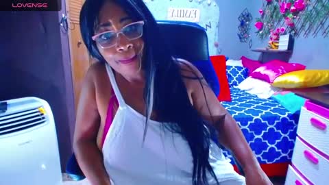 Snapshot of wethotass chatting on December 7, 9:06 am gina online show from December 7, 9:06 am