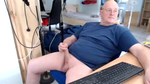 WeTwo online show from August 2, 2:15 pm