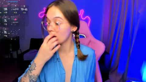 Snapshot of whatsyourdestiny chatting on December 2, 8:59 pm Kate online show from December 2, 8:59 pm