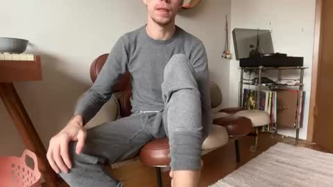 Snapshot of whatthefoot chatting on December 18, 9:21 pm whatthefoot online show from December 18, 9:21 pm