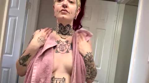 Snapshot of whimsydeathh chatting on May 16, 8:07 pm whimsydeathh online show from May 16, 8:07 pm