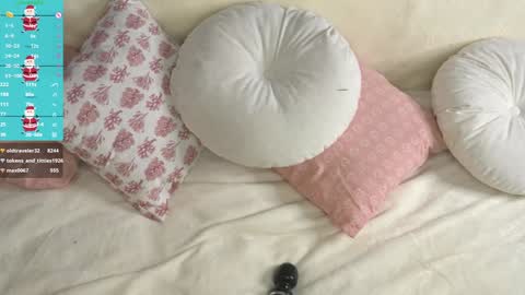 Snapshot of whisper_of_love chatting on December 23, 5:17 am Naomi online show from December 23, 5:17 am