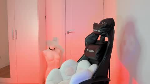 Bella online show from March 24, 2:27 am