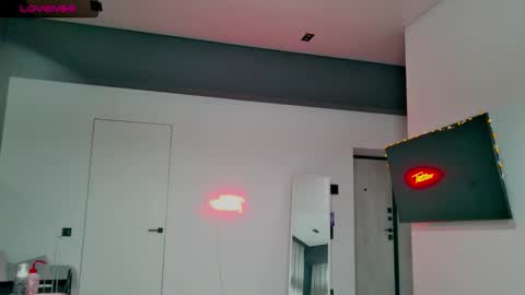 Snapshot of white_king999 chatting on December 22, 3:25 am Max online show from December 22, 3:25 am