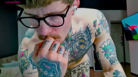 Snapshot of white_king999 chatting on January 10, 1:46 pm Max online show from January 10, 1:46 pm