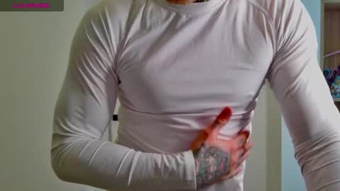 Snapshot of white_king999 chatting on February 7, 10:08 am Max online show from February 7, 10:08 am