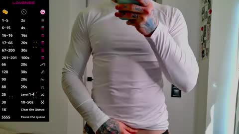 Snapshot of white_king999 chatting on February 22, 10:14 am Max online show from February 22, 10:14 am