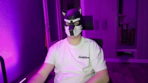 white_pup online show from April 13, 6:13 pm