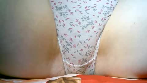 Snapshot of whiteapsara chatting on January 14, 3:47 pm Love online show from January 14, 3:47 pm