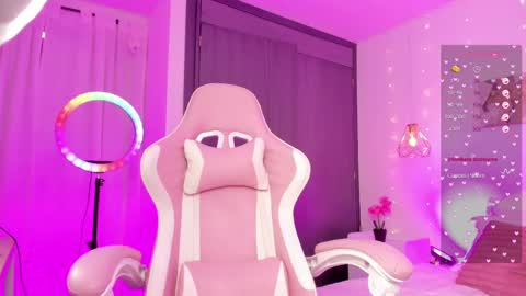 Snapshot of whiteatenea chatting on February 6, 8:18 am whiteatenea online show from February 6, 8:18 am