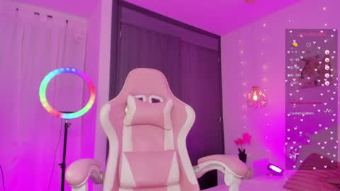 Snapshot of whiteatenea chatting on February 8, 8:09 am whiteatenea online show from February 8, 8:09 am