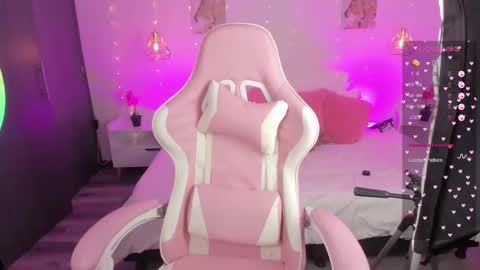 Snapshot of whiteatenea chatting on February 13, 7:45 am whiteatenea online show from February 13, 7:45 am