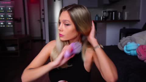 Snapshot of whitebanny chatting on February 4, 10:21 am Kate  online show from February 4, 10:21 am