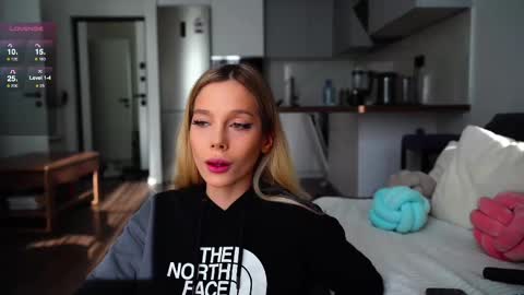 Snapshot of whitebanny chatting on February 22, 6:39 am Kate  online show from February 22, 6:39 am