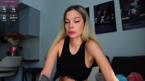 Snapshot of whitebanny chatting on March 10, 9:53 am Kate  online show from March 10, 9:53 am