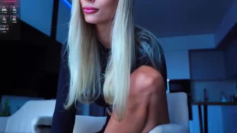 Snapshot of whitebanny chatting on September 14, 8:35 am Kate  online show from September 14, 8:35 am