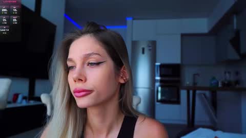 Snapshot of whitebanny chatting on September 15, 9:20 am Kate  online show from September 15, 9:20 am