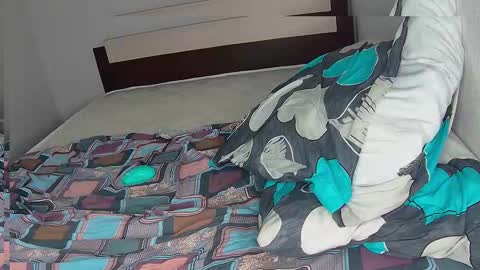 whitebars22 online show from September 10, 8:31 pm