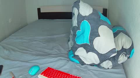 whitebars22 online show from April 28, 5:23 am