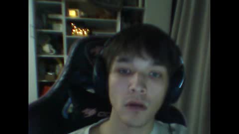 Snapshot of whitekingg chatting on December 2, 3:40 pm whitekingg online show from December 2, 3:40 pm