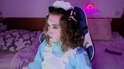 Snapshot of whitekittenenergy chatting on September 10, 3:45 pm Yuuta online show from September 10, 3:45 pm