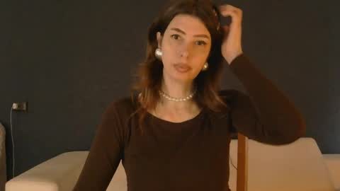 White Queen online show from April 22, 8:28 am