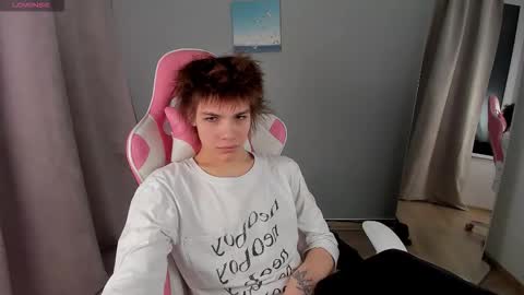 Snapshot of whiterabbit342 chatting on December 20, 1:18 pm Geoffrey online show from December 20, 1:18 pm