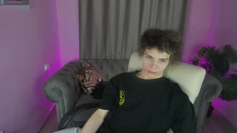 Snapshot of whiterabbit342 chatting on February 4, 1:39 pm Geoffrey online show from February 4, 1:39 pm