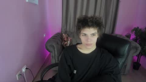 Snapshot of whiterabbit342 chatting on February 20, 10:49 am Geoffrey online show from February 20, 10:49 am