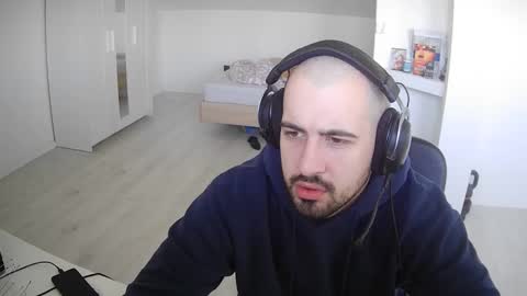 Snapshot of whiterock2000 chatting on December 18, 11:24 am whiterock2000 online show from December 18, 11:24 am