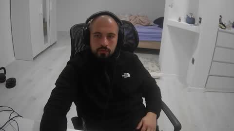 Snapshot of whiterock2000 chatting on November 15, 7:10 pm whiterock2000 online show from November 15, 7:10 pm