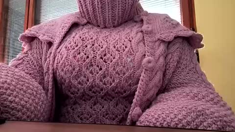 whitesweater online show from December 18, 7:36 am