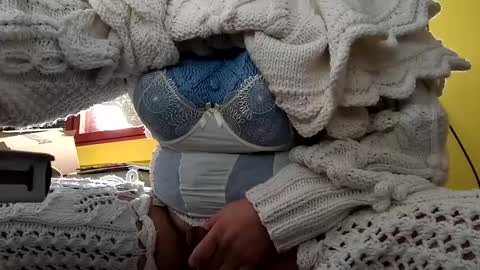 whitesweater online show from January 13, 10:25 am