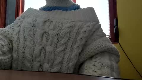 Snapshot of whitesweater chatting on November 10, 8:13 am whitesweater online show from November 10, 8:13 am