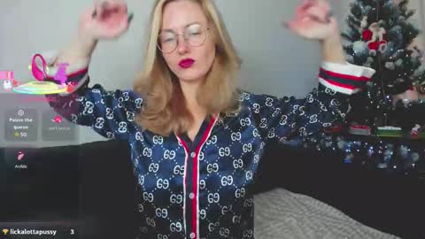 Snapshot of whitneypunnch chatting on December 17, 7:03 am whitneypunnch online show from December 17, 7:03 am