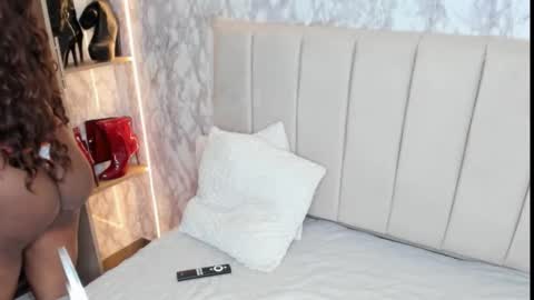 Snapshot of whitneyyfox chatting on November 2, 11:29 pm whitneyyfox online show from November 2, 11:29 pm