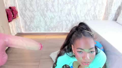 Snapshot of whitneyyfox chatting on December 3, 11:03 pm whitneyyfox online show from December 3, 11:03 pm