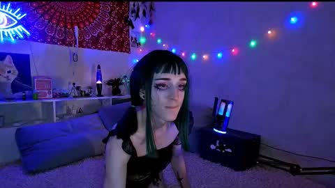 Snapshot of whoalexxa chatting on October 25, 7:52 pm Alexa online show from October 25, 7:52 pm