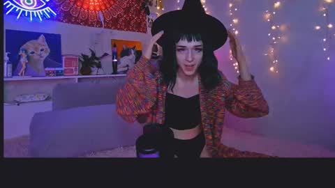 Snapshot of whoalexxa chatting on November 6, 11:33 am Alexa online show from November 6, 11:33 am