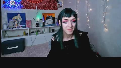 Snapshot of whoalexxa chatting on November 12, 3:56 pm Alexa online show from November 12, 3:56 pm